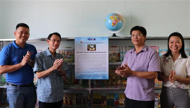 Tủ sách Đinh Hữu Dư đưa tri thức về vùng khó khăn ở Gia Lai