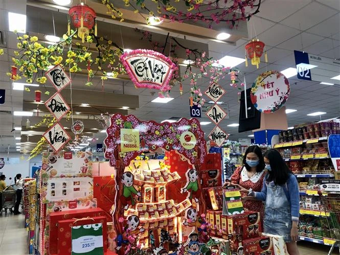 Hàng hóa được bày bán dồi dào phục vụ người dân Gia Lai mua sắm. Ảnh: Hoài Nam - TTXVN