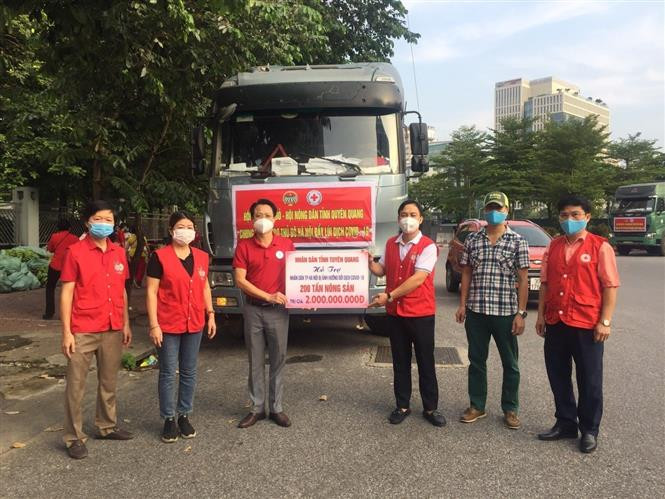 Hội Nông dân Tuyên Quang tặng nông sản cho Hà Nội chống dịch COVID-19