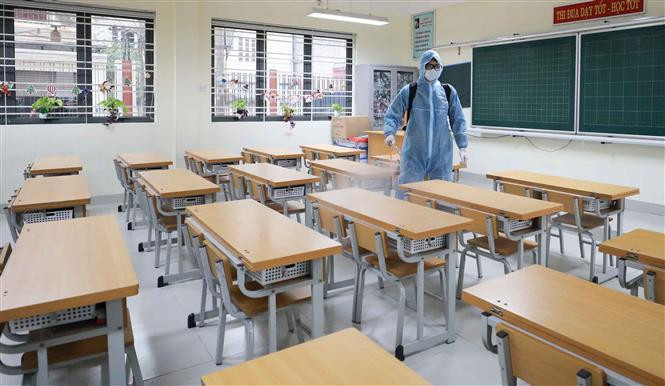 Các trường học ở Hà Nội tiếp tục chuẩn bị để sẵn sàng đón học sinh khi điều kiện cho phép
