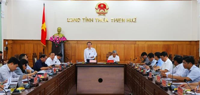Phó Chủ tịch Quốc hội Phùng Quốc Hiển kiểm tra công tác bầu cử tại tỉnh Thừa Thiên - Huế