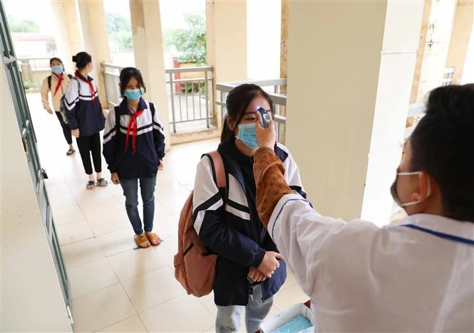 Học sinh trung học phổ thông Hà Nội trở lại trường từ ngày 6/12