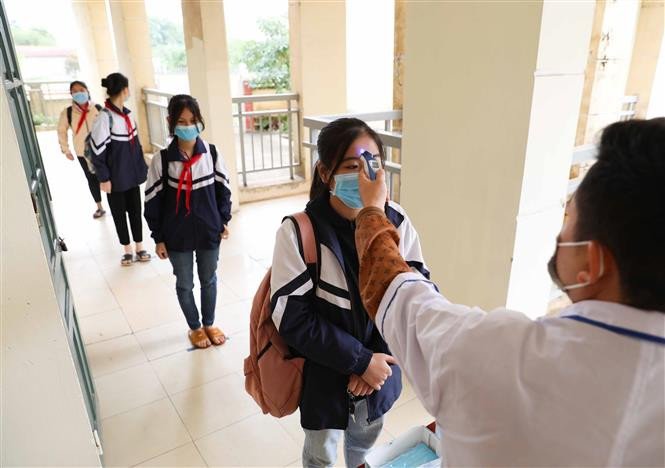 Học sinh trung học phổ thông Hà Nội trở lại trường từ ngày 6/12