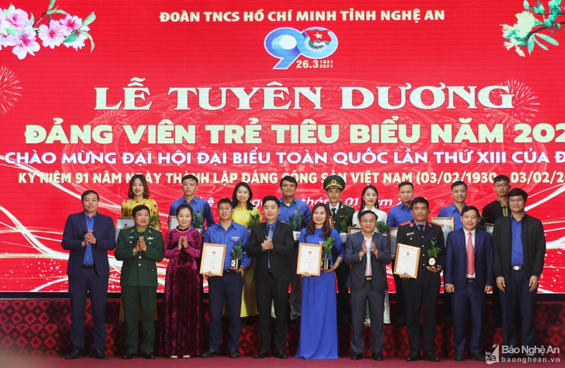 Nghệ An tuyên dương đảng viên trẻ tiêu biểu năm 2021