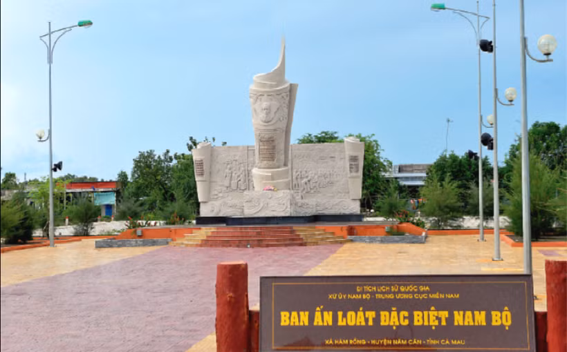 Di tích Bia kỷ niệm Ban ấn loát đặc biệt Nam Bộ ở xã Hà Rồng, huyện Năm Căn, tỉnh Cà Mau. Ảnh: camautourism.vn