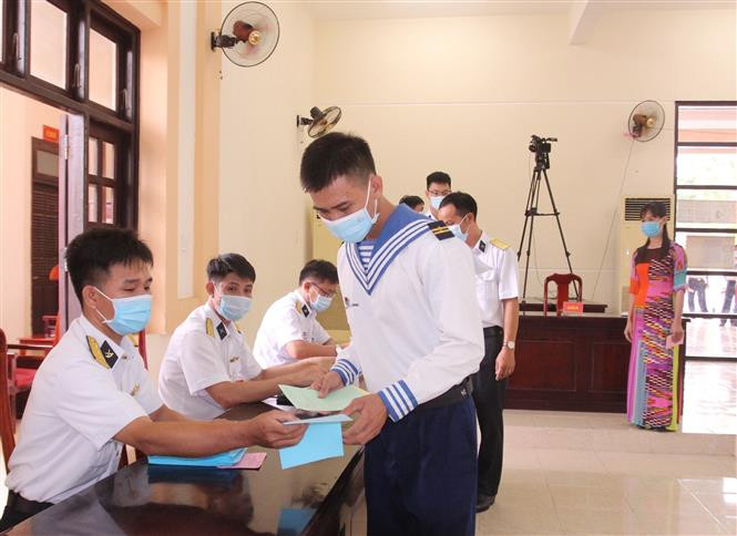Cử tri huyện đảo Trường Sa gửi trọn niềm tin vào các ứng cử viên