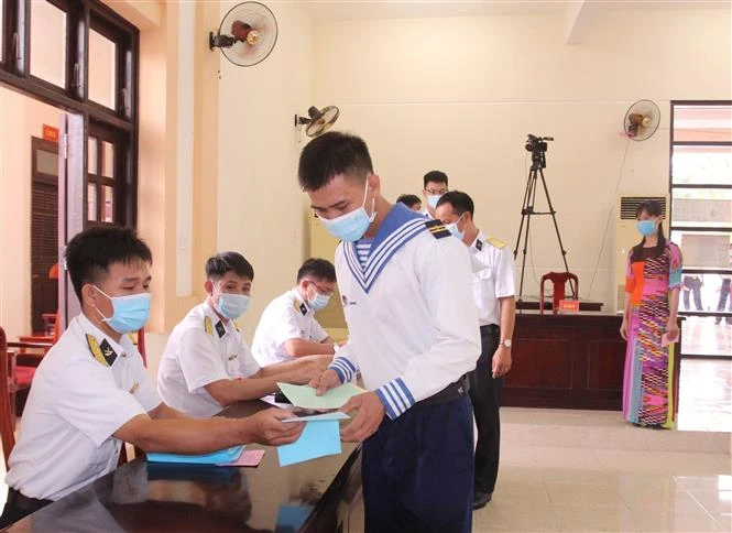 Cử tri huyện đảo Trường Sa gửi trọn niềm tin vào các ứng cử viên