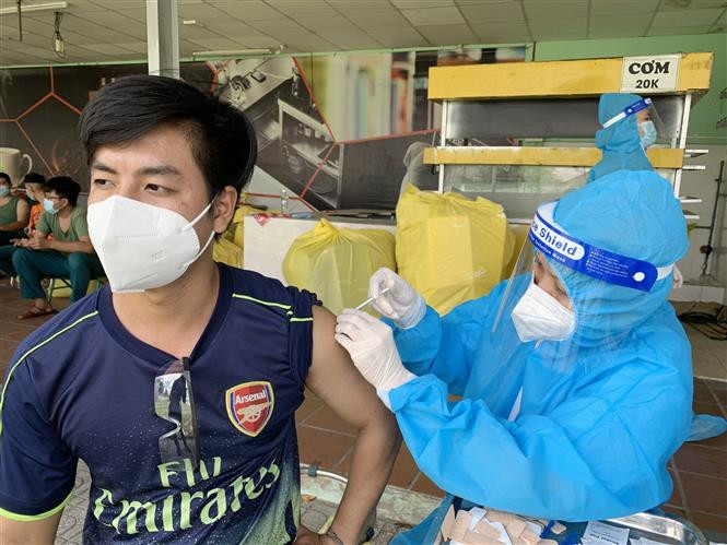 Điều chỉnh quy trình tiêm vaccine phòng COVID-19 phù hợp với tình hình thực tiễn