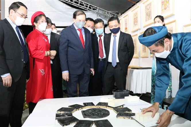 Khai mạc triển lãm “Di sản văn hóa, danh thắng Việt Nam và sản phẩm thủ công truyền thống” năm 2021
