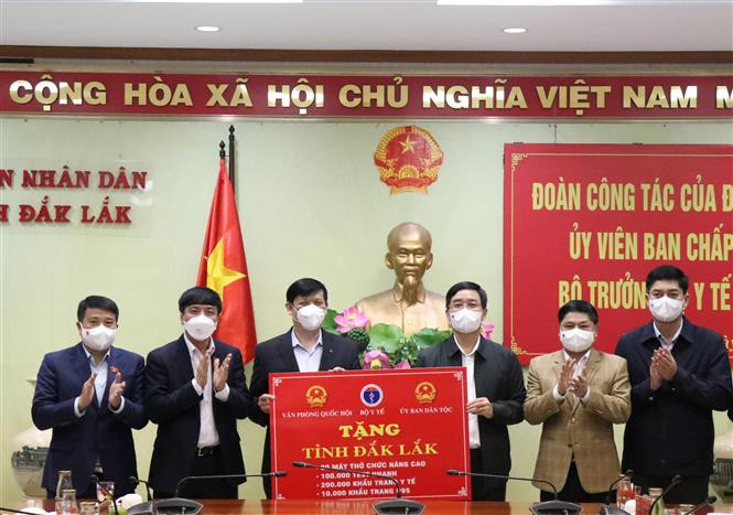 Đẩy mạnh xét nghiệm, phát hiện sớm, phân loại nguy cơ, điều trị kịp thời, hạn chế tử vong do COVID-19