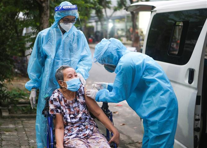 Bộ Y tế hướng dẫn tiêm vaccine phòng COVID-19 liều cơ bản và nhắc lại