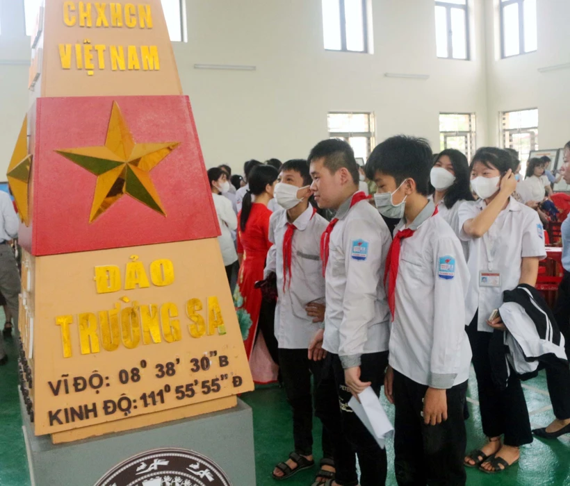 Gần 100 bản đồ về Hoàng Sa, Trường Sa của Việt Nam được trưng bày tại Hà Nam