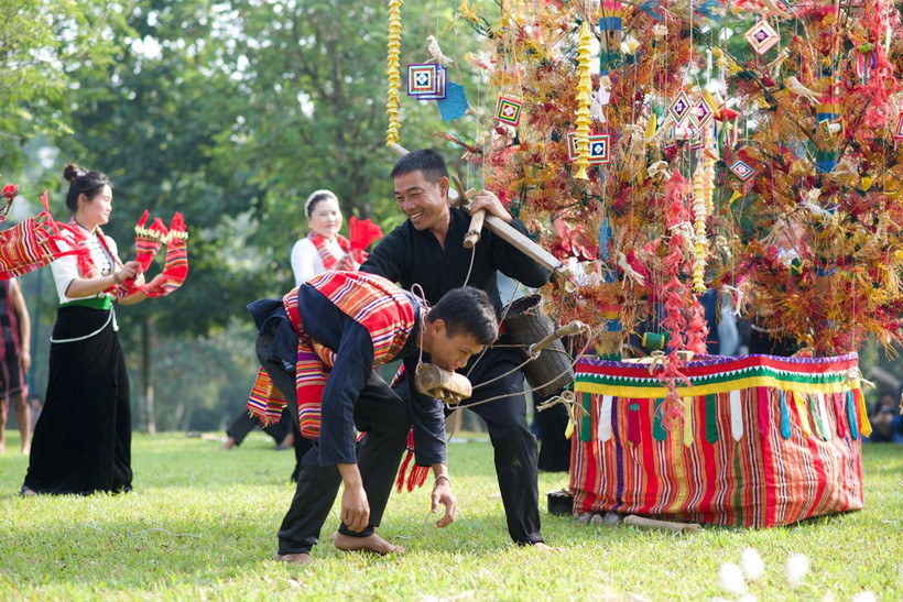 Tái hiện Lễ Hết chá của đồng bào Thái trắng