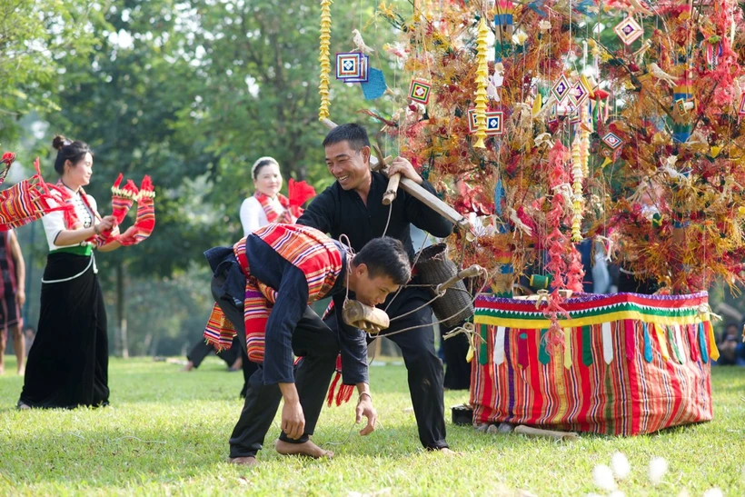 Tái hiện Lễ Hết chá của đồng bào Thái trắng