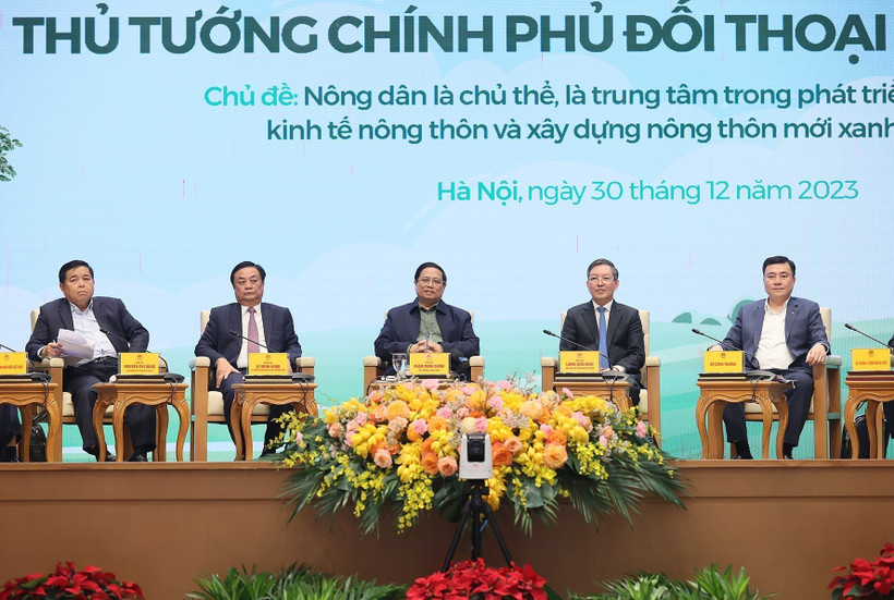 Thủ tướng Chính phủ Phạm Minh Chính và đại diện các bộ, ngành đối thoại với nông dân. Ảnh: Dương Giang - TTXVN