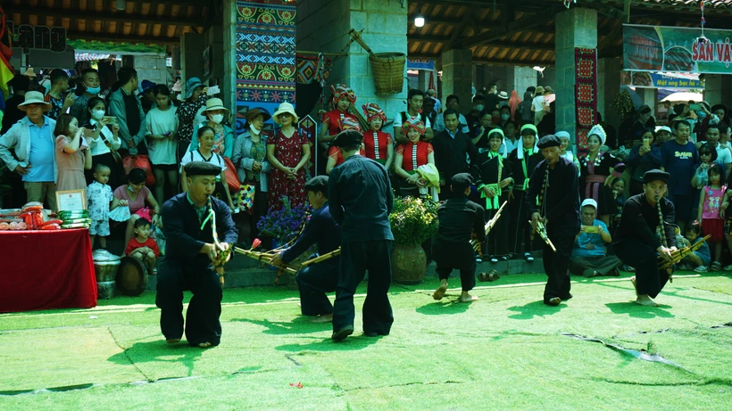 Nhộn nhịp Phiên chợ vùng cao “vui Tết độc lập” tại Làng Văn hóa - Du lịch các dân tộc Việt Nam