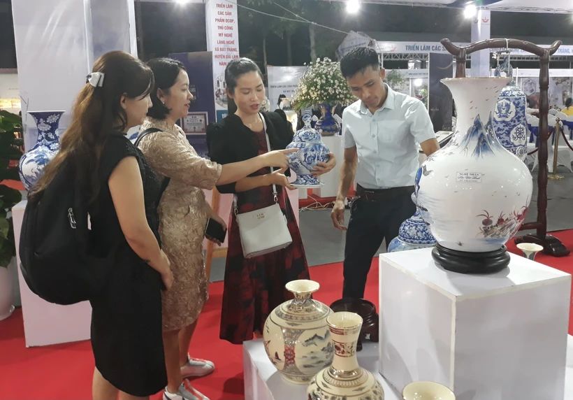 Khai mạc Triển lãm các sản phẩm OCOP, thủ công mỹ nghệ