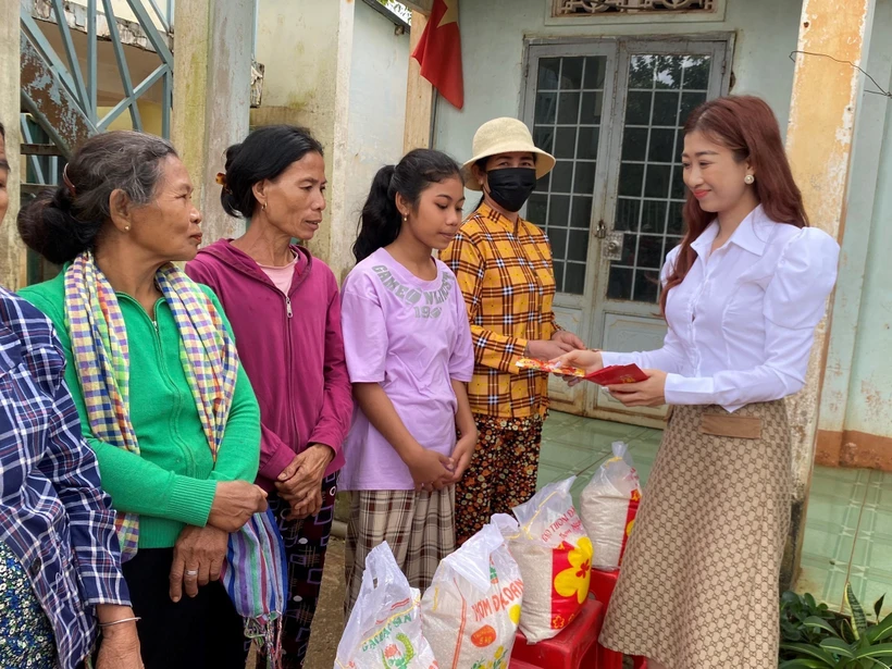 Tặng quà, khám bệnh và phát thuốc miễn phí cho đồng bào dân tộc thiểu số ở Bình Phước