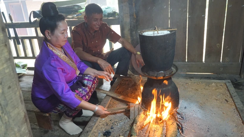 Đặc sắc lễ vào nhà mới của đồng bào dân tộc Lào
