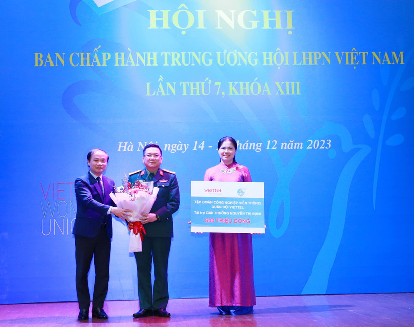 Công bố Giải thưởng Nguyễn Thị Định dành cho cán bộ nữ xuất sắc