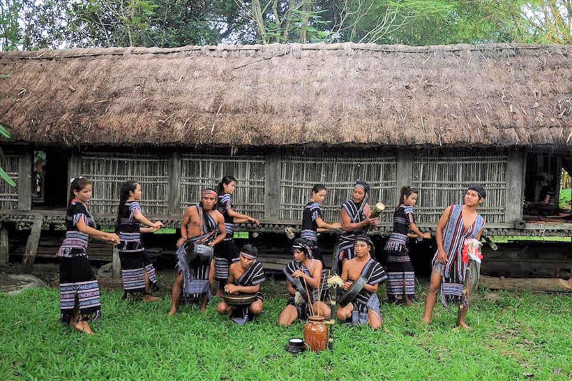 Để tiếng chiêng ba mãi vang xa