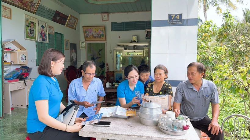 Tham gia bảo hiểm y tế để được chia sẻ gánh nặng khi ốm đau, bệnh tật