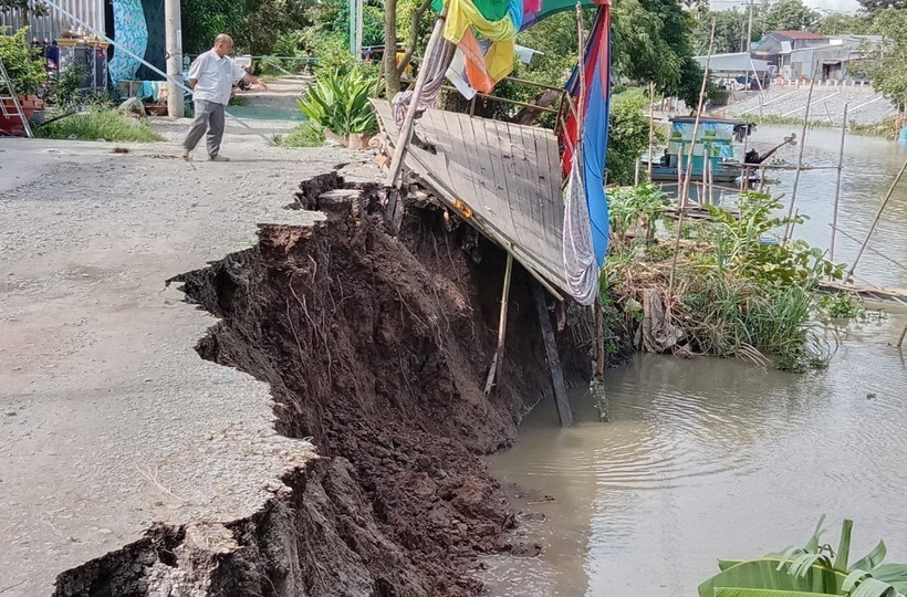 An Giang: Kênh 10 Châu Phú bị sạt lở 30m