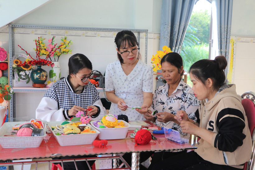 Những phụ nữ Quảng Nam khởi nghiệp với nghề thủ công đan sợi