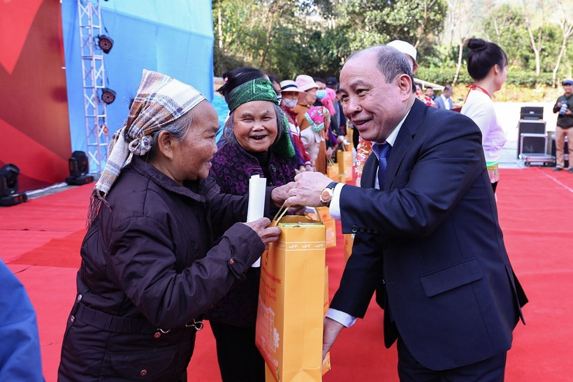 "Tết đồng bào 2023" giúp đỡ người có hoàn cảnh khó khăn, gia đình chính sách tỉnh Hòa Bình