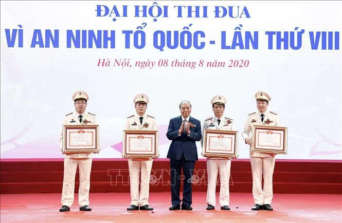 Thủ tướng Nguyễn Xuân Phúc: Lực lượng Công an lấy kết quả công tác và phục vụ nhân dân là mục tiêu thi đua