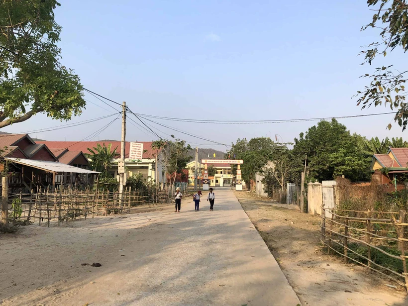 Nhờ nguồn vốn từ chương trình xây dựng nông thôn mới và sự đóng góp của người dân, đường giao thông nông thôn ở xã Chư Gu, huyện Krông Pa (Gia Lai) được bê tông hóa. Ảnh: Lê Nam/baogialai.com.vn