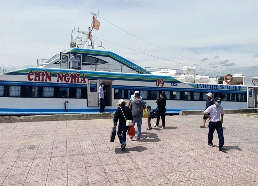 Quảng Ngãi khôi phục hệ thống giao thông, thủy lợi sau mưa bão