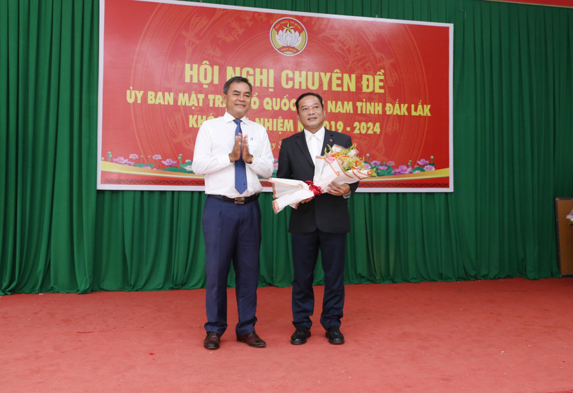 Ông Y Giang Gry Niê Knơng được cử giữ chức Chủ tịch Ủy ban Mặt trận Tổ quốc Việt Nam tỉnh Đắk Lắk