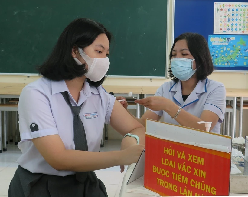 Cả nước có 435 ca mắc COVID-19 mới, 66 ca nặng đang thở ô xy