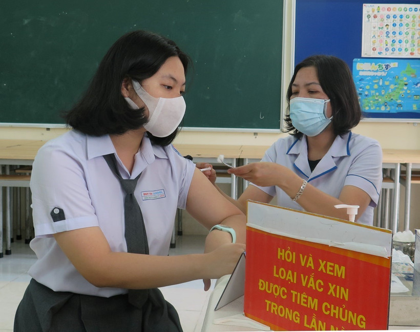 Cả nước có 435 ca mắc COVID-19 mới, 66 ca nặng đang thở ô xy