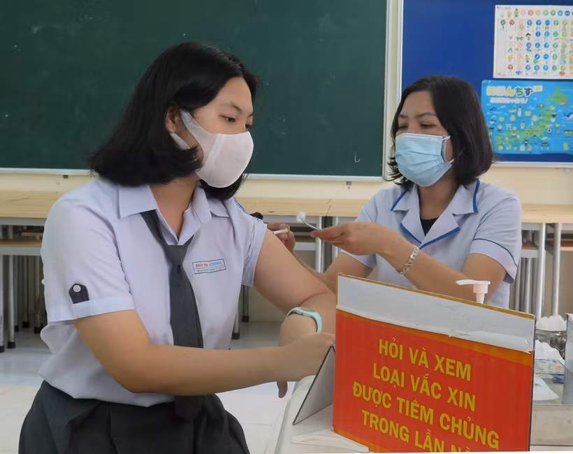 Cả nước có 435 ca mắc COVID-19 mới, 66 ca nặng đang thở ô xy