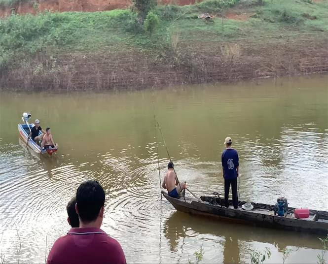 Trốn mẹ đi tắm với bạn, cháu bé lớp 3 đuối nước mất tích