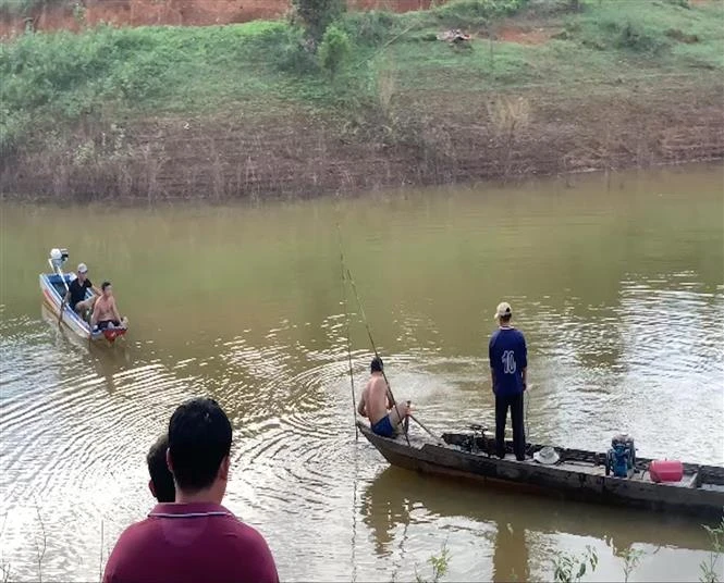 Trốn mẹ đi tắm với bạn, cháu bé lớp 3 đuối nước mất tích