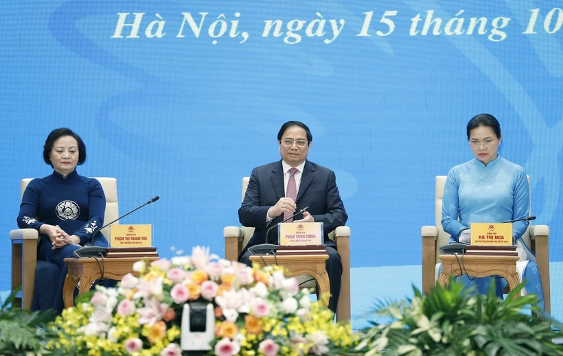 Thủ tướng Phạm Minh Chính chia sẻ, giải đáp nhiều câu hỏi của phụ nữ