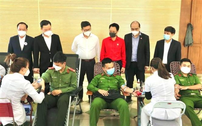 Những giọt máu đào trong Ngày hội “Hiến máu an toàn - Đừng ngại COVID”