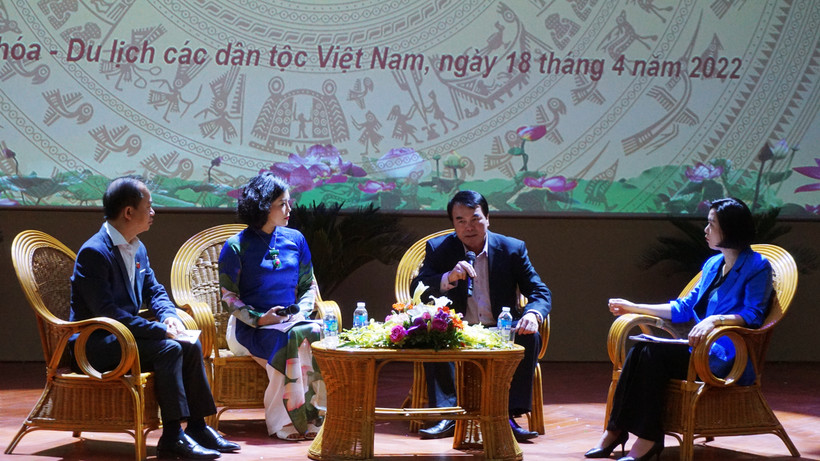 Xây dựng môi trường văn hóa trên cơ sở phát huy giá trị văn hóa truyền thống các dân tộc