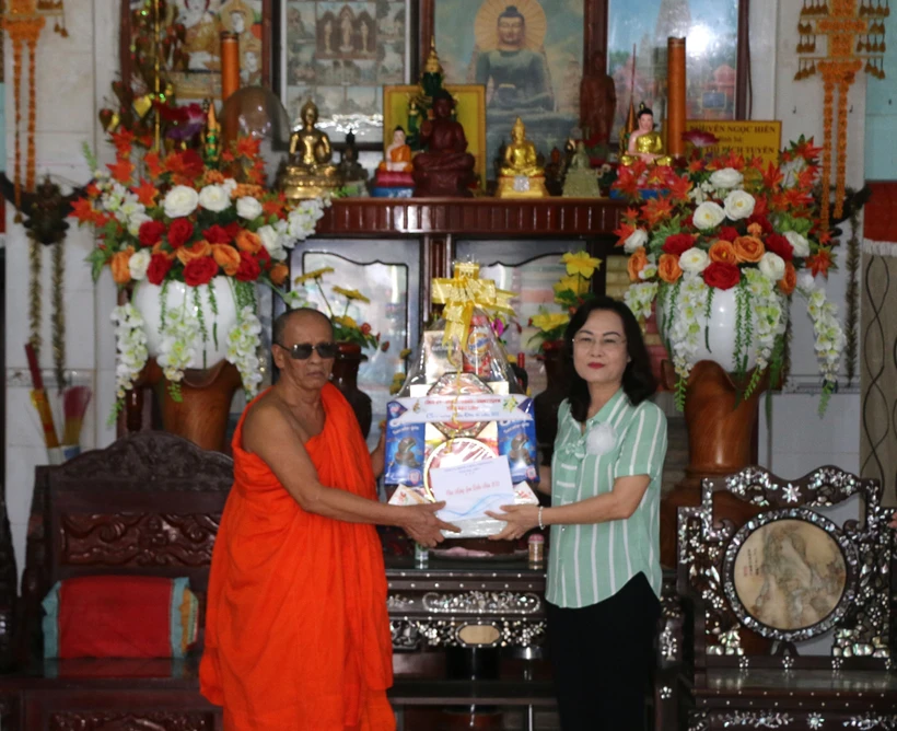 Lãnh đạo tỉnh Bạc Liêu thăm, chúc mừng Hội Đoàn kết sư sãi yêu nước tỉnh và các chùa Khmer nhân dịp lễ Sen Dolta