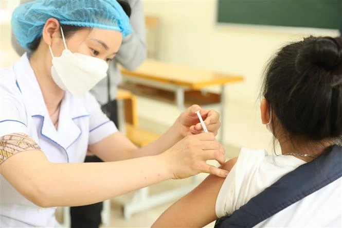 Hà Nội: Gần 1.000 trẻ 11 tuổi được tiêm vaccine phòng COVID-19