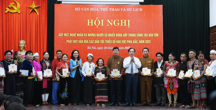 Gặp mặt nghệ nhân có nhiều đóng góp cho công tác bảo tồn, phát huy văn hóa dân tộc