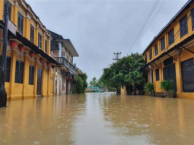 Mưa lũ kéo dài gây thiệt hại nhiều tài sản của người dân ở Quảng Nam 