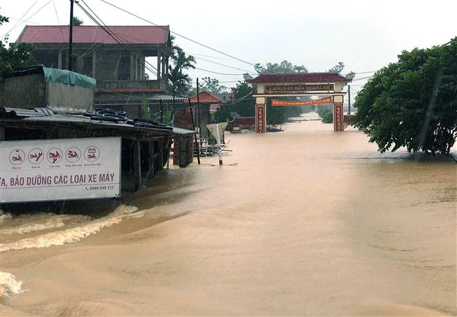 Lũ lên nhanh, cảnh báo nâng cấp độ rủi ro thiên tai từ Hà Tĩnh đến Thừa Thiên-Huế