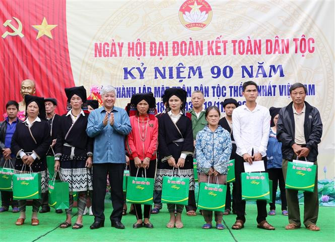 Bộ trưởng, Chủ nhiệm Ủy ban Dân tộc Đỗ Văn Chiến dự Ngày hội đại đoàn kết toàn dân tộc tại Hòa Bình