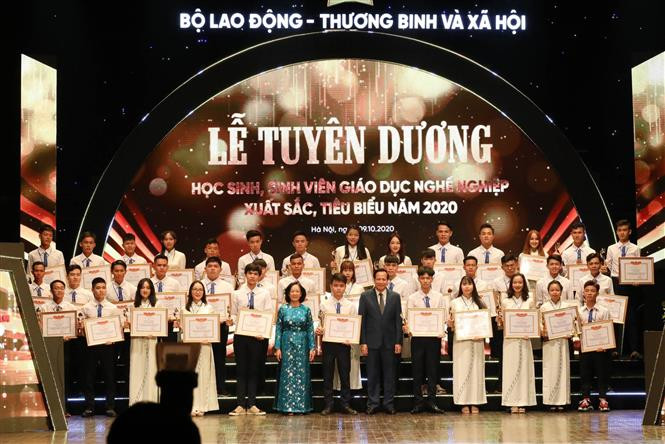 Tuyên dương 130 học sinh, sinh viên của các cơ sở giáo dục nghề nghiệp xuất sắc, tiêu biểu năm 2020 
