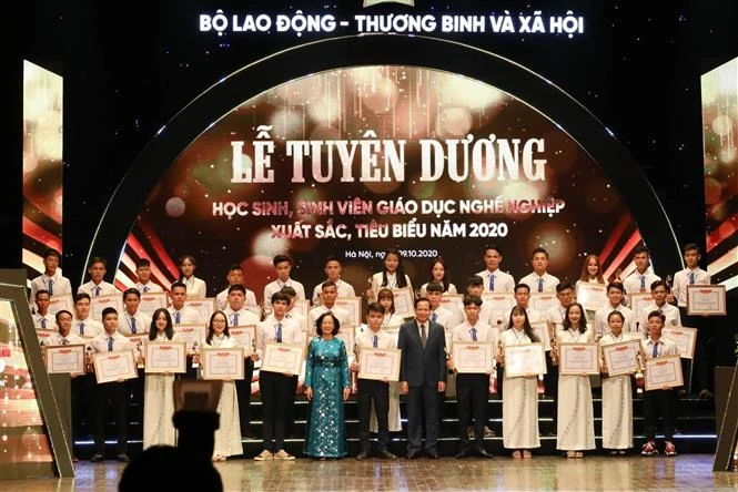 Tuyên dương 130 học sinh, sinh viên của các cơ sở giáo dục nghề nghiệp xuất sắc, tiêu biểu năm 2020 