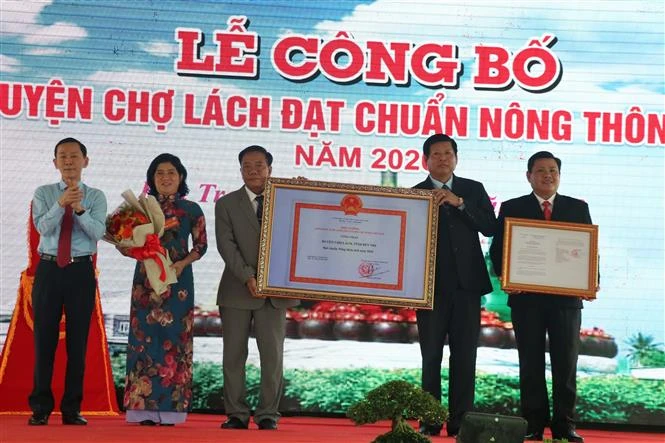 Công bố huyện đạt chuẩn nông thôn mới đầu tiên của Bến Tre